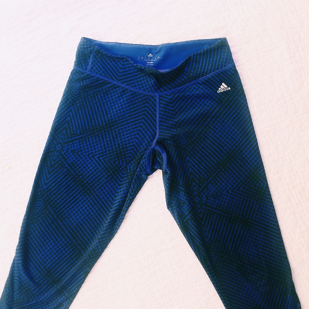 🦋Like New Adidas Navy Blue Work Out/Yoga leggings